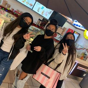 Meet your Posher, Eva